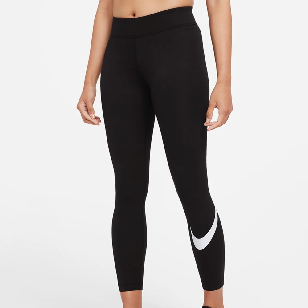 nike essential leggings